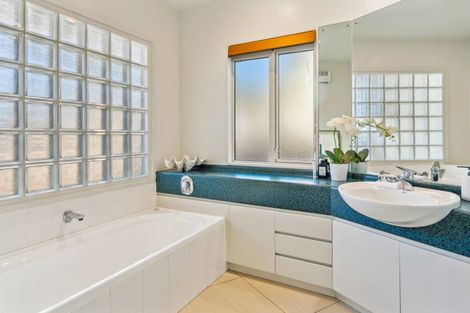 Photo of property in 26a Mana View Road, Paremata, Porirua, 5026