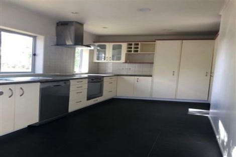 Photo of property in 25 Roberts Avenue, Bayswater, Auckland, 0622
