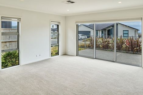 Photo of property in 4b Kaiaho Close, Aotea, Porirua, 5024