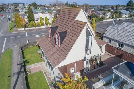 Photo of property in 37 Weraroa Road, Levin, 5510