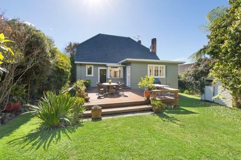 Photo of property in 14 Korau Road, Greenlane, Auckland, 1051