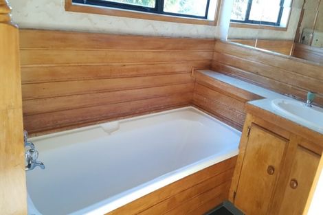 Photo of property in 28 Sunward Rise, Glenfield, Auckland, 0629