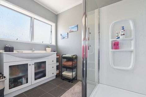 Photo of property in 4 Sandleigh Road, Hamilton Lake, Hamilton, 3204