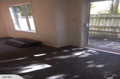 Photo of property in 5/30 John Jennings Drive, Oteha, Auckland, 0632