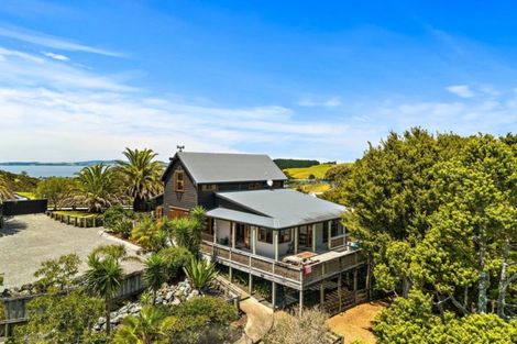 Photo of property in 81 Cape Rodney Road, Leigh, 0985