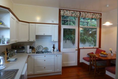 Photo of property in 12 Glasgow Street, Kelburn, Wellington, 6012