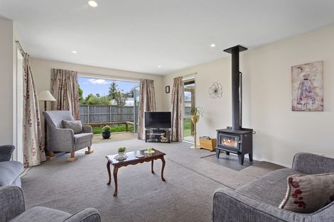 Photo of property in 2 Stonebridge Lane, Oxford, 7430