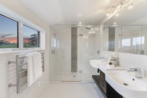 Photo of property in 80 Park Rise, Campbells Bay, Auckland, 0630