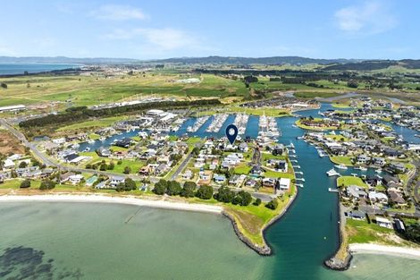 Photo of property in 6 Fred Carr Place, One Tree Point, 0118