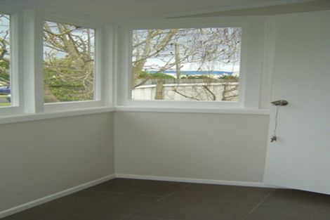 Photo of property in 8 Waiari Road, Conifer Grove, Takanini, 2112