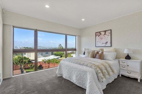 Photo of property in 35 Chatswood Grove, Chatswood, Auckland, 0626