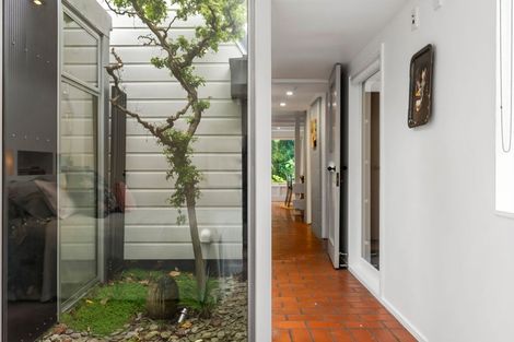 Photo of property in 64 Ranui Crescent, Khandallah, Wellington, 6035