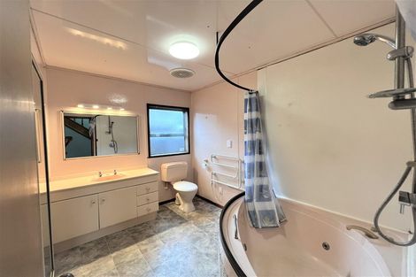 Photo of property in 2/33 West Coast Road, Glen Eden, Auckland, 0602