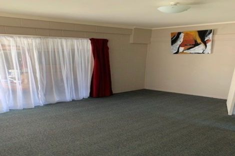 Photo of property in 1/6 Girrahween Drive, Totara Vale, Auckland, 0629