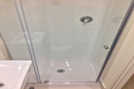 Photo of property in 17a Barker Rise, Northcross, Auckland, 0632