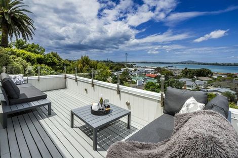 Photo of property in 99a Queen Street, Northcote Point, Auckland, 0627