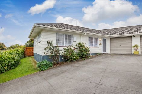 Photo of property in 42a Pinedale Parade, Milson, Palmerston North, 4414