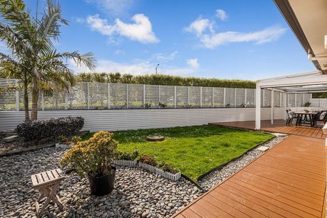 Photo of property in 2 Caldwell Place, Pinehill, Auckland, 0632