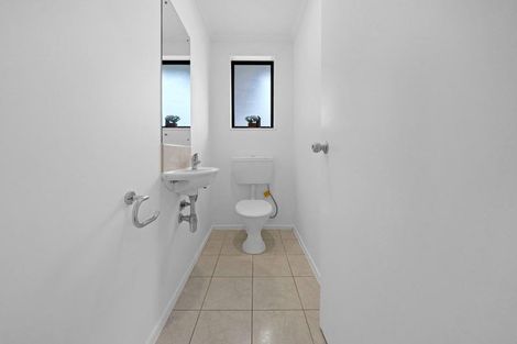 Photo of property in 31 Misty Valley Drive, Henderson, Auckland, 0612