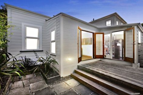 Photo of property in 87 Te Wharepouri Street, Berhampore, Wellington, 6023