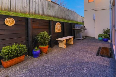 Photo of property in 8 Malin Place, Pinehill, Auckland, 0632