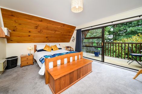 Photo of property in 43 Springdale Grove, Fitzherbert, Palmerston North, 4410