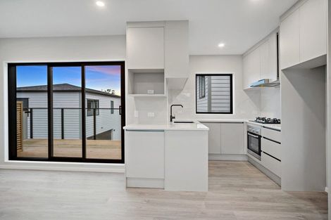Photo of property in 13c Windermere Crescent, Blockhouse Bay, Auckland, 0600