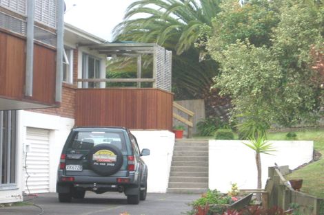 Photo of property in 2/5 Holdaway Avenue, Northcote, Auckland, 0627