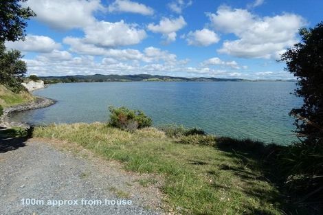 Photo of property in 2 Karoro Road, One Tree Point, 0118