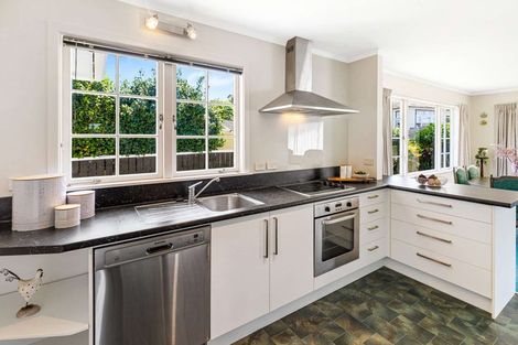 Photo of property in 73 Parkes Avenue, Saint Johns Hill, Whanganui, 4501