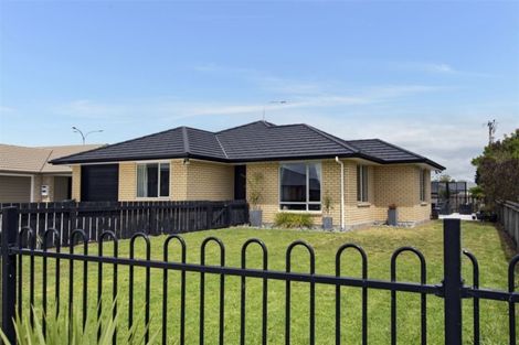 Photo of property in 86 Barbados Way, One Tree Point, 0118