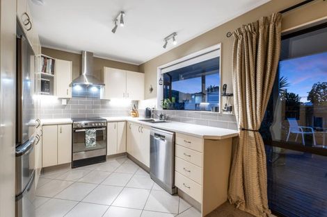 Photo of property in 61 Albatross Close, Whitby, Porirua, 5024