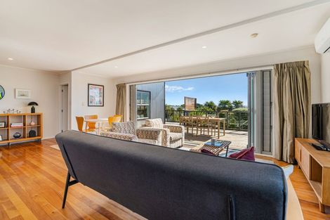 Photo of property in 93 Wade River Road, Stanmore Bay, Whangaparaoa, 0932