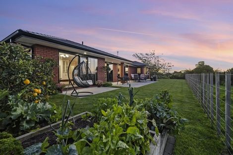 Photo of property in 8 Greenridge Lane, Merrilands, New Plymouth, 4312