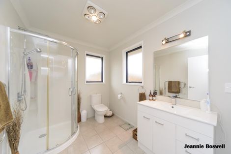 Photo of property in 35 Chestnut Close, Kelvin Grove, Palmerston North, 4414