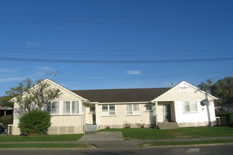 Photo of property in 8a Matahourua Crescent, Cannons Creek, Porirua, 5024