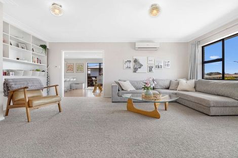 Photo of property in 32 Sandspit Road, Waiuku, 2123