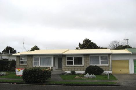 Photo of property in 55 Karaka Crescent, Levin, 5510