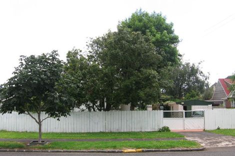 Photo of property in 27 Queensway, Three Kings, Auckland, 1024