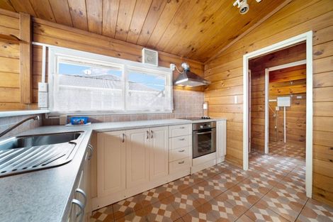Photo of property in 6 Robert Burke Place, Henderson, Auckland, 0612