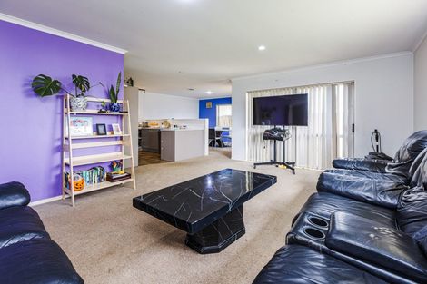 Photo of property in 35 Peverill Crescent, Papatoetoe, Auckland, 2025