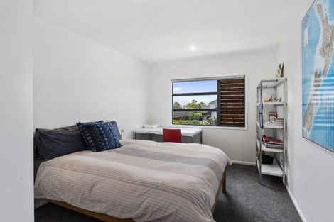 Photo of property in 17 Scarlet Oak Drive, Schnapper Rock, Auckland, 0632