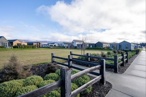 Photo of property in 17 Mount Creighton Crescent, Wanaka, 9305