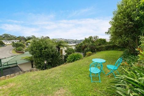 Photo of property in 25 Catherine Crescent, Paparangi, Wellington, 6037