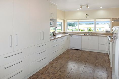 Photo of property in 31 Nash Parade, Foxton Beach, Foxton, 4815