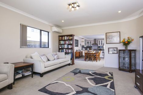 Photo of property in 14 Midhurst Avenue, Henderson, Auckland, 0612