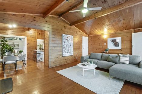 Photo of property in 27 Valley View Road, Glenfield, Auckland, 0629