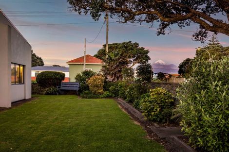 Photo of property in Headlands Opunake, 32 Fox Street, Opunake, 4616