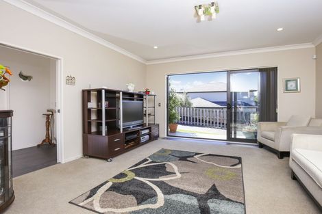 Photo of property in 14 Midhurst Avenue, Henderson, Auckland, 0612