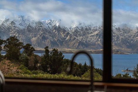 Photo of property in 4 Moss Lane, Sunshine Bay, Queenstown, 9300